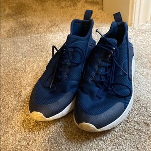 Nike Blue Sneakers with Breathable Mesh and Cushioned Sole